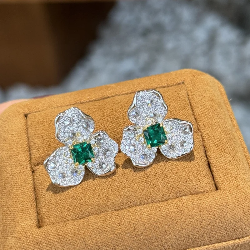 S925 Sterling silver emerald square Diamond flower core clover ear stud ear Beat Superior sense flash diamond color diamond colo