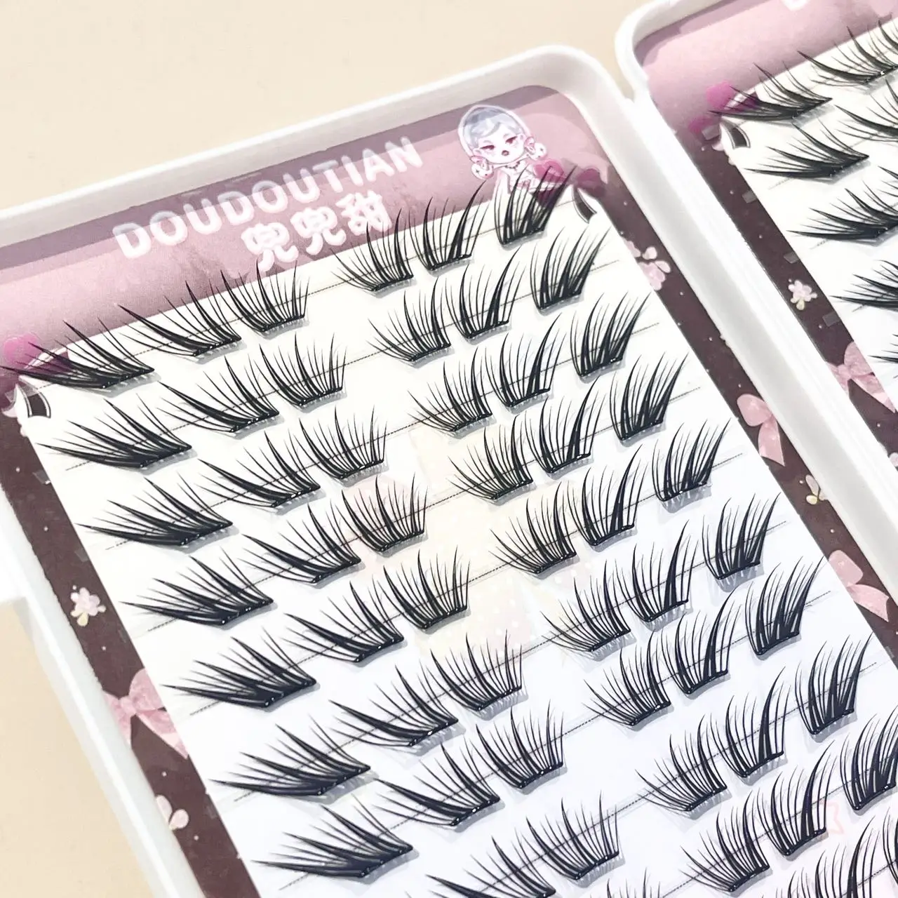 Doudoutian Klebefreie, dünne Fox Upturn Slanted Lash Wimpernbücher mit transparentem, dünnem Band, leichte, ausgestellte Wimpernbüschel für den Augenlifting-Effekt, tägliches und Party-Make-up – Detail 4