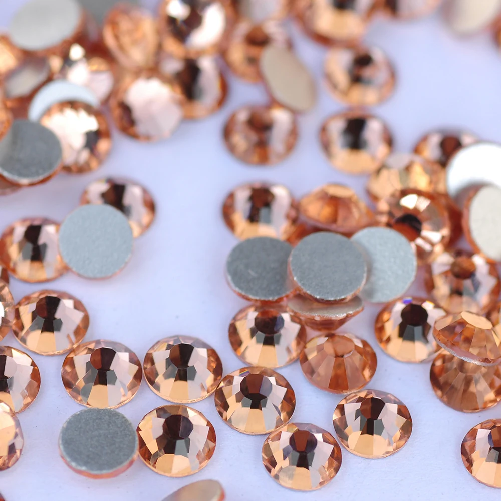 Hellpfirsichfarbene, nicht mit Hotfix-Beschichtung versehene Strass-Steine zum Aufkleben, glänzende Glas-Flachsteine für Nagelkunst-Zubehör und Dekoration. – Detail 4