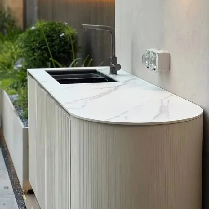 Any Size Custom Outdoor Workstation Curved Stone Countertop Aluminum Storage Cabinet Weatherproof Sun Resistant Patio Bar Statio