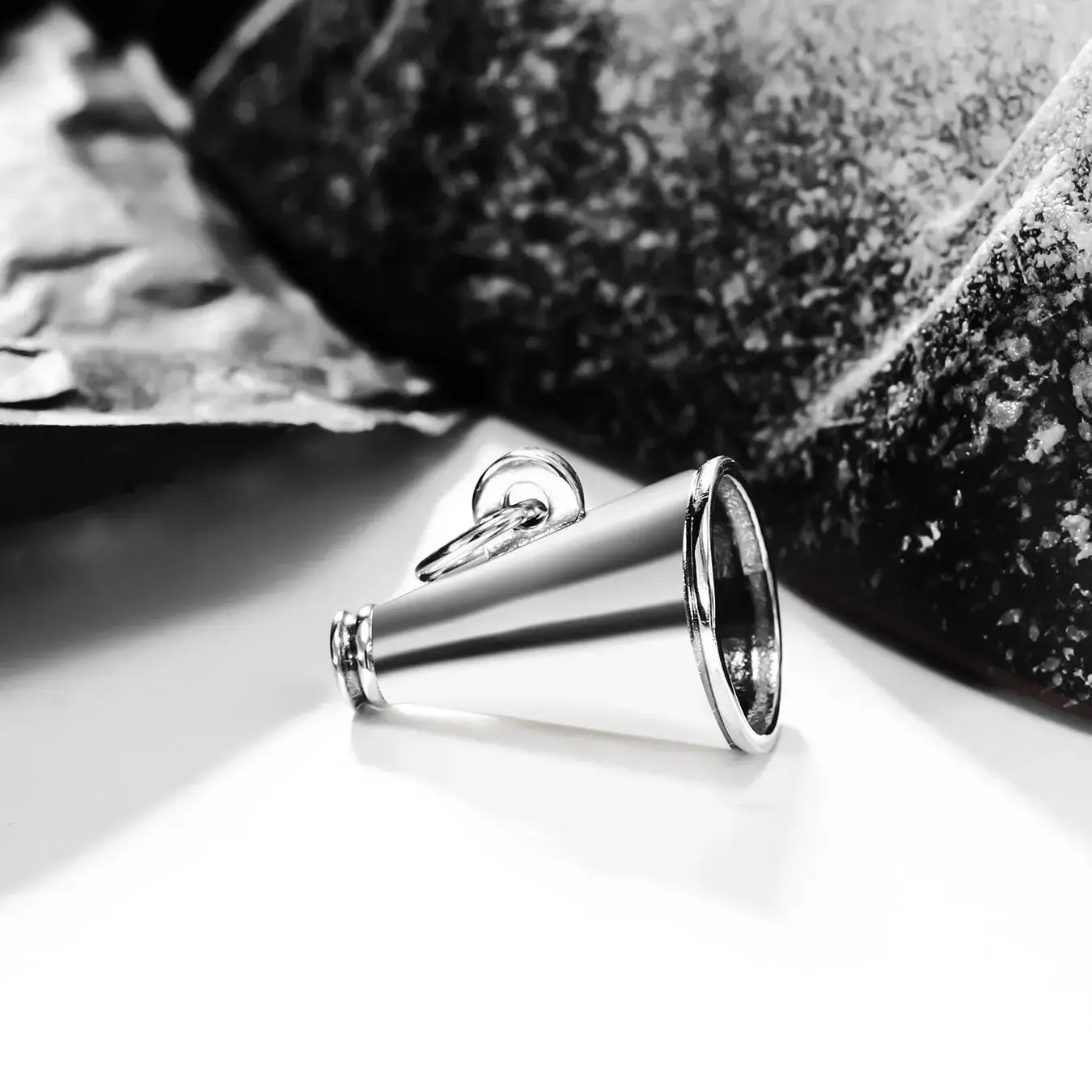 

DJ265 genuine 925 sterling silver exquisite fashion keychain DIY with Horn tube pendant