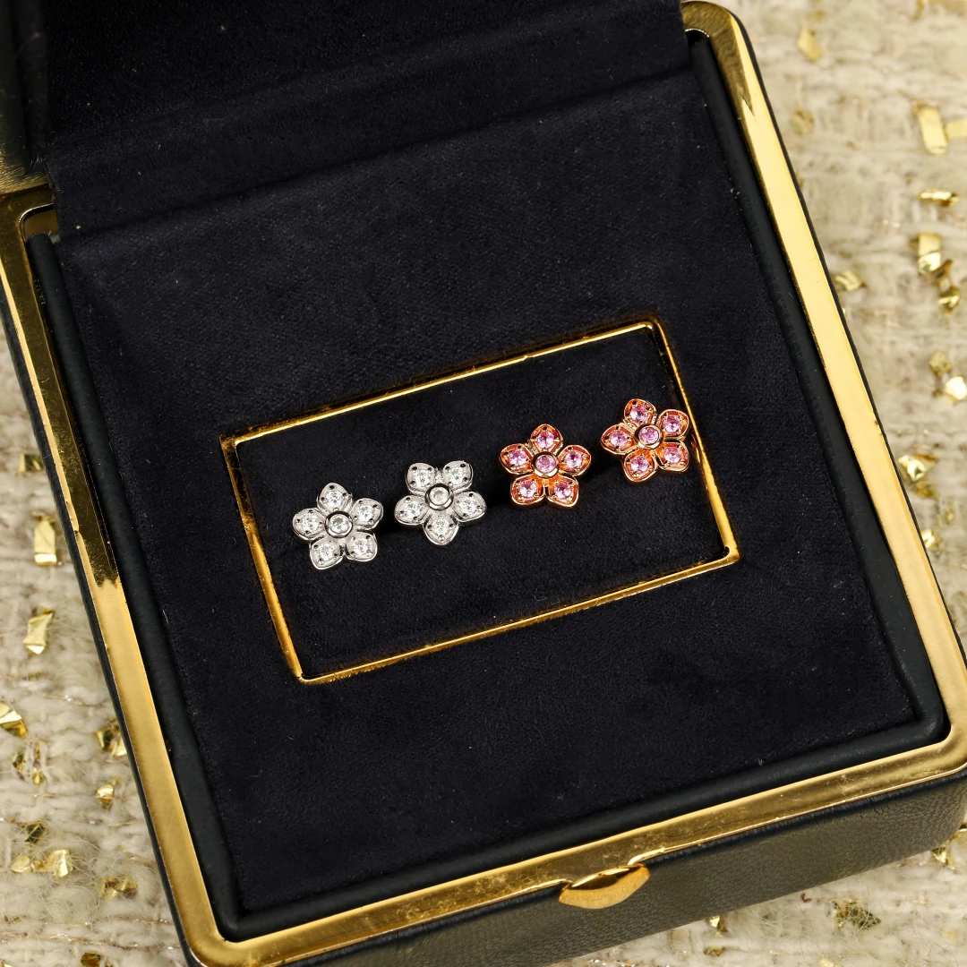 

Europe Rose Gold 925 Silver Diamond Flower Small Earrings Woman Designer Exquisite Gift Jewelry