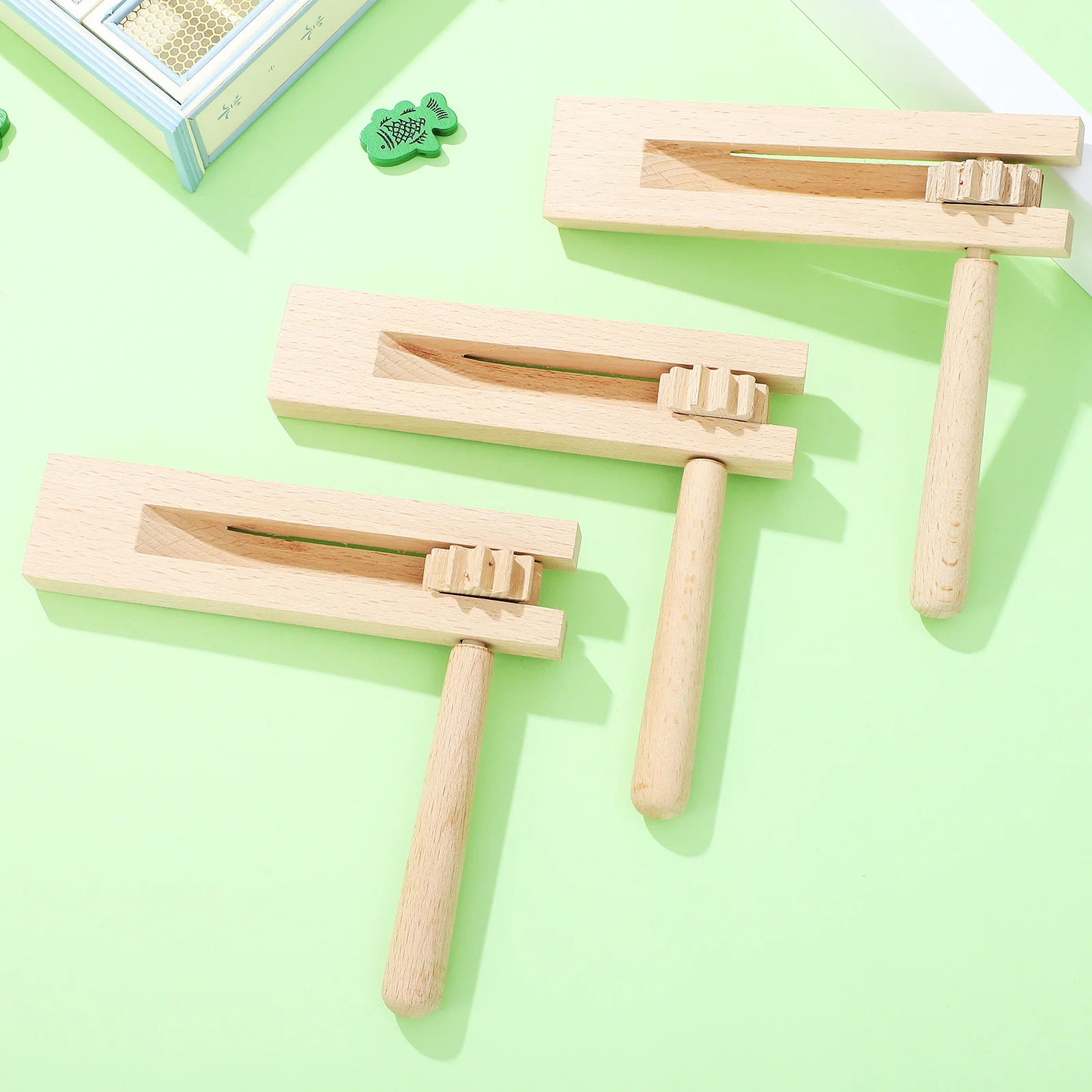 

3 pcs Wooden Ratchet Instrument Matraca Traditional Noise Sports Events Party Favors Wood Sound