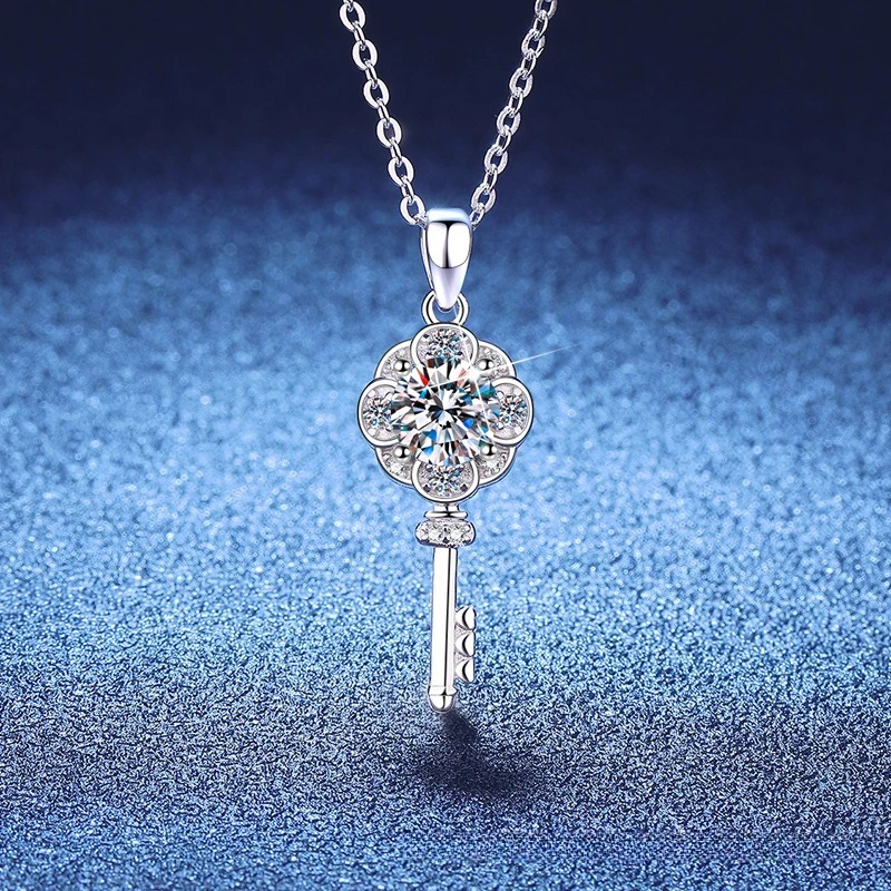 

Ключ с четырьмя листами клевера, ожерелье из муассанита в один карат, женская платиновая цепочка из кости с золотым замком PT95018 карат, нишевый дизайн, универсальный