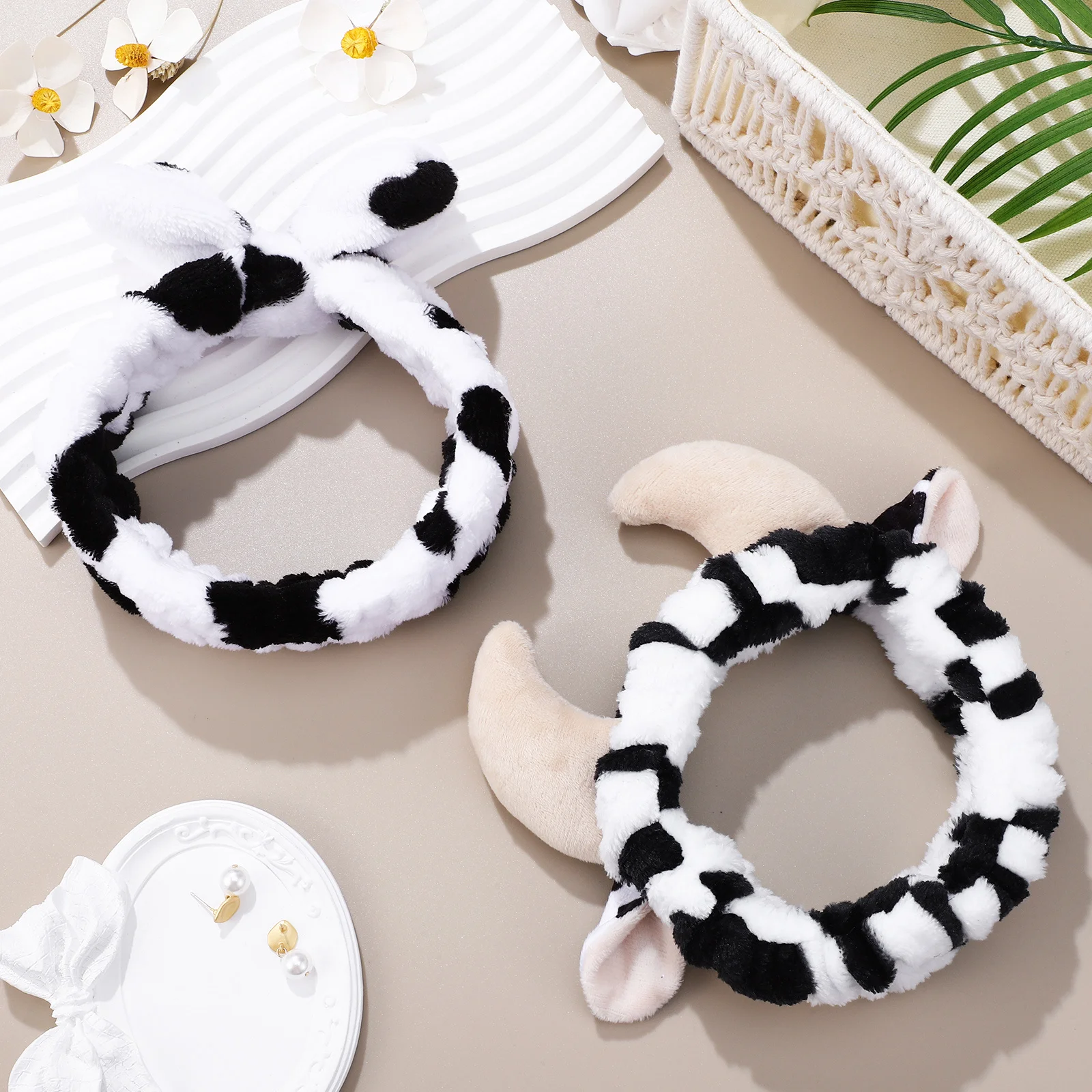 ที่คาดผมลายวัว 2 ชิ้น น่ารัก ลายการ์ตูน ยางยืด สำหรับสปา บำรุงผิวหน้า แต่งหน้า ล้างหน้า สำหรับผู้หญิง