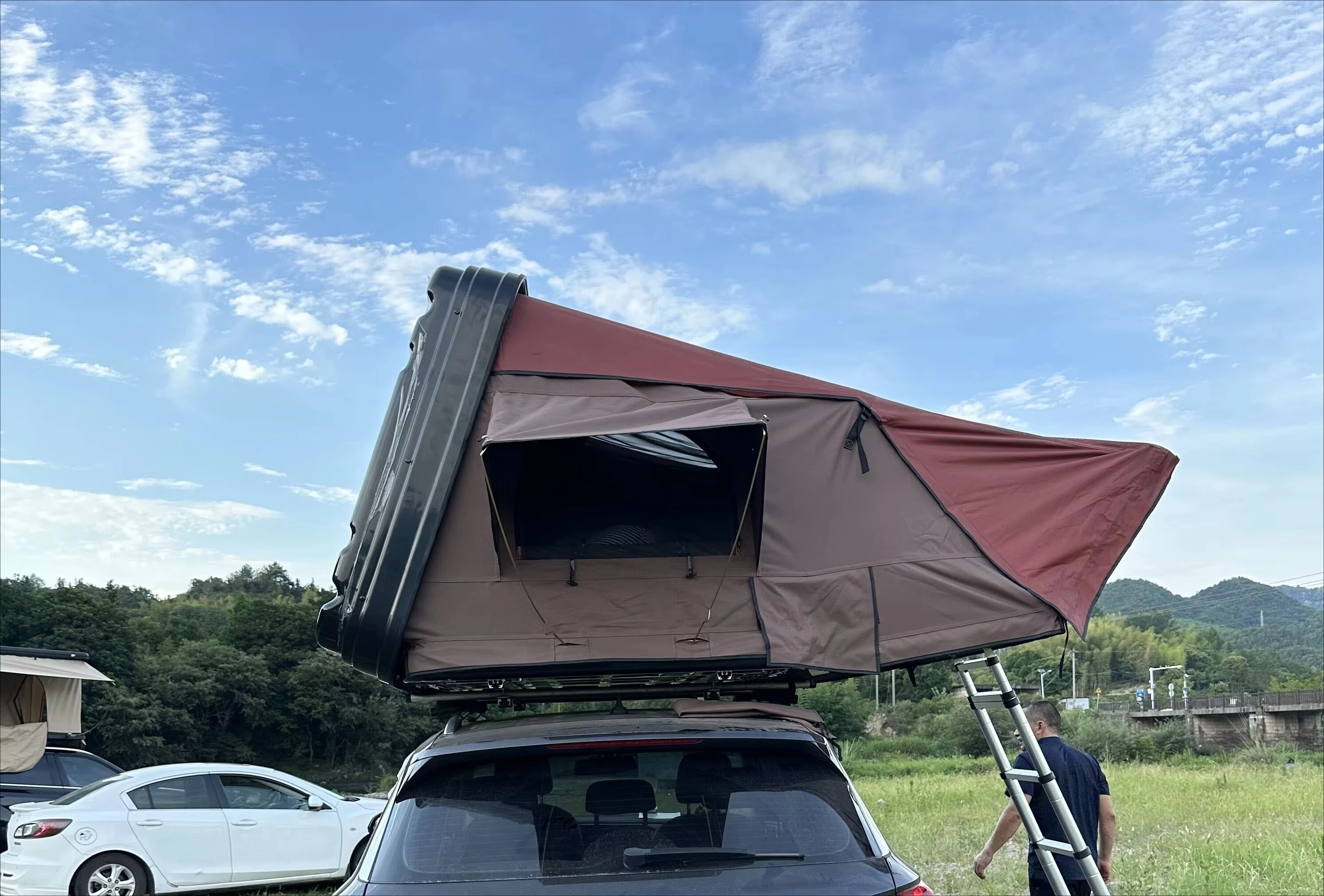 

China 4-Person Clamshell Hard Shell Rooftop Tent Car Roof Top Camping Tent