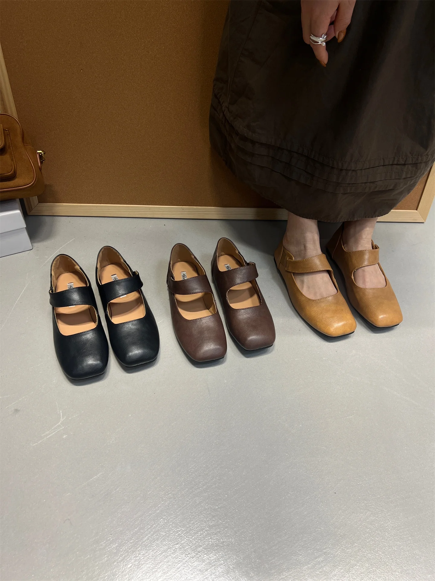 レトロスタイル-ソフトレザー-スリッポンシューズ-おしゃれなフラットヒール-おばあちゃんシューズ-伸縮性のある留め具-ラウンドトゥ-バレエシューズ