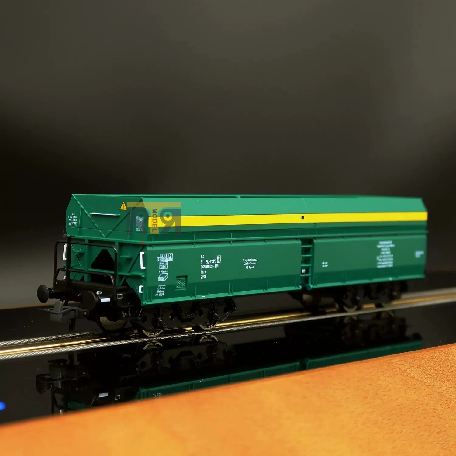 ROCO HO Type 1/87 Train Model Fads Type Four Axle Open Hopper Car 6600195 Unpowered Three Car Set Boys Toy Gift