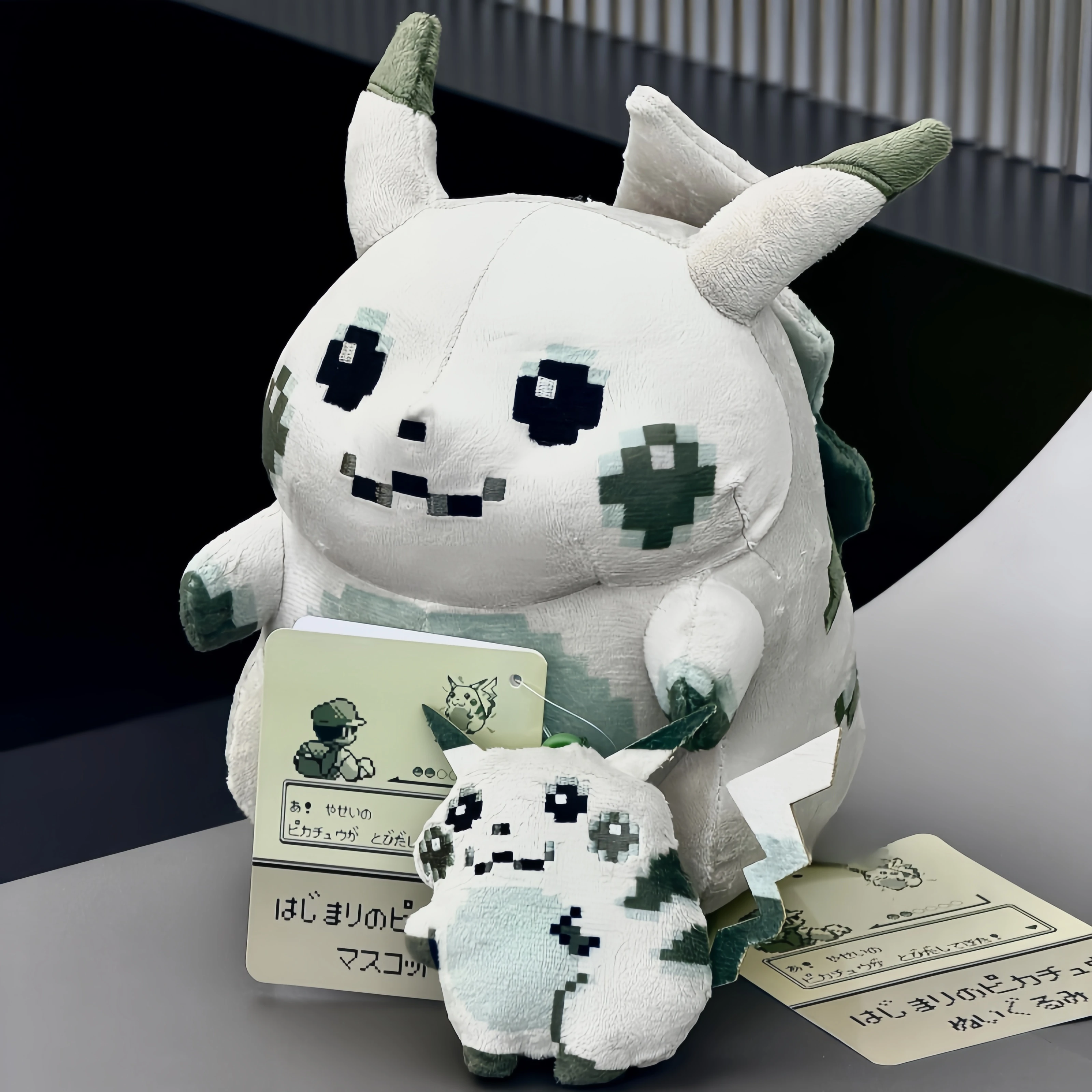 

Плюшевая игрушка Покемон Пикачу в пиксельном стиле к 30-летию Pokemon Center, темно-синяя, в стиле мультфильма, мягкая кукла Пикачу, подарок в стиле аниме