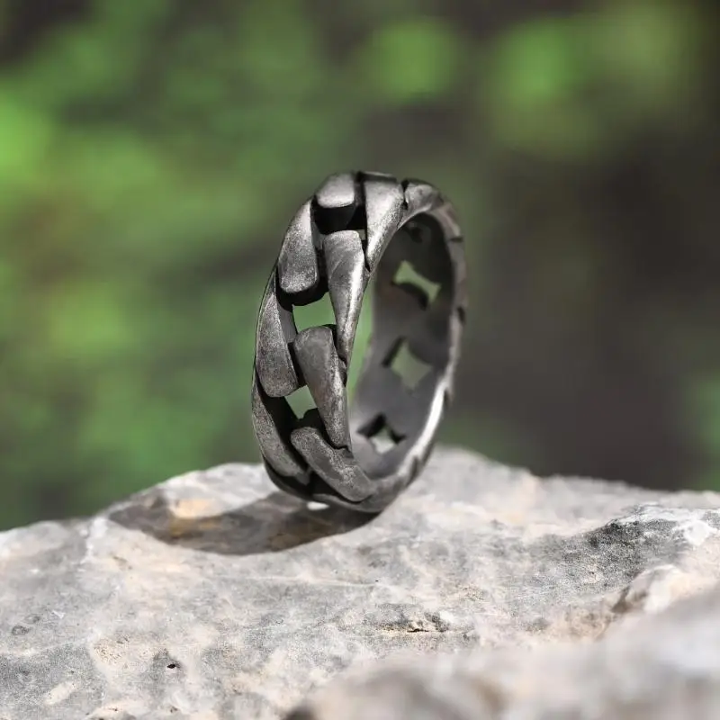 A52E Retro Motorcycle Chain Titaniums Rings Industrial Jewelry Accessory Portable Designs for Men and Women Special Gifts