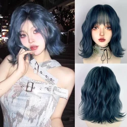 Perucas sintéticas curtas onduladas azuis com Franja para mulheres, cabelo fofo natural, peruca Lolita Cosplay, festa diária