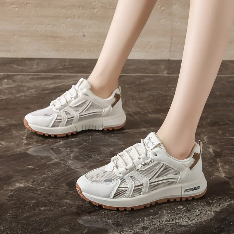 أحذية نسائية مصممة صيفية برباط علوي أحذية رياضية ناعمة قابلة للتنفس للنساء منصة غير قابلة للانزلاق أحذية رياضية للجري أحذية كرة السلة
