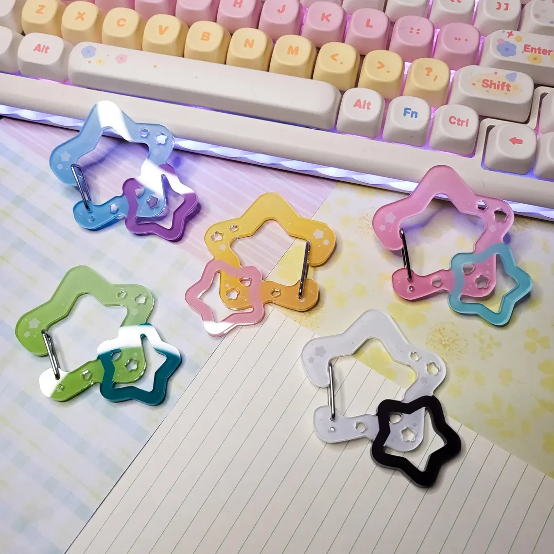 Star Shapes Acrylic Carabiner Clip Keys Bag Charm Holder - Assorted Colors (Pink Blue Green White Purple Yellow)