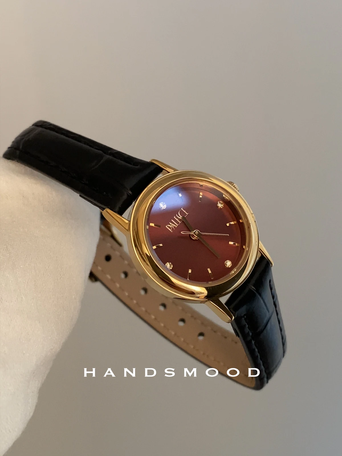 French retro style, red gold, round dial, fashionable, exquisite, and elegant women's watch, high-quality luxury wristwatch.