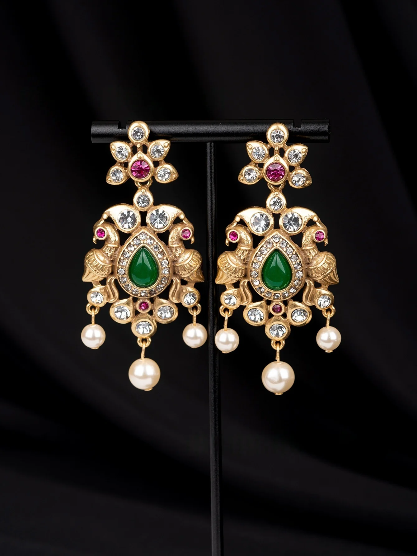 

Court green gemstone imitation pearl tassel earrings