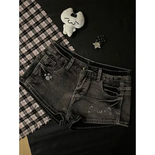 Imagen 1 del producto 2025 NOVEDAD DE VERANO lindo diamante caliente Denim cintura baja Super pantalones cortos femeninos delgados negro gris apretado Y2k pantalones cortos calientes