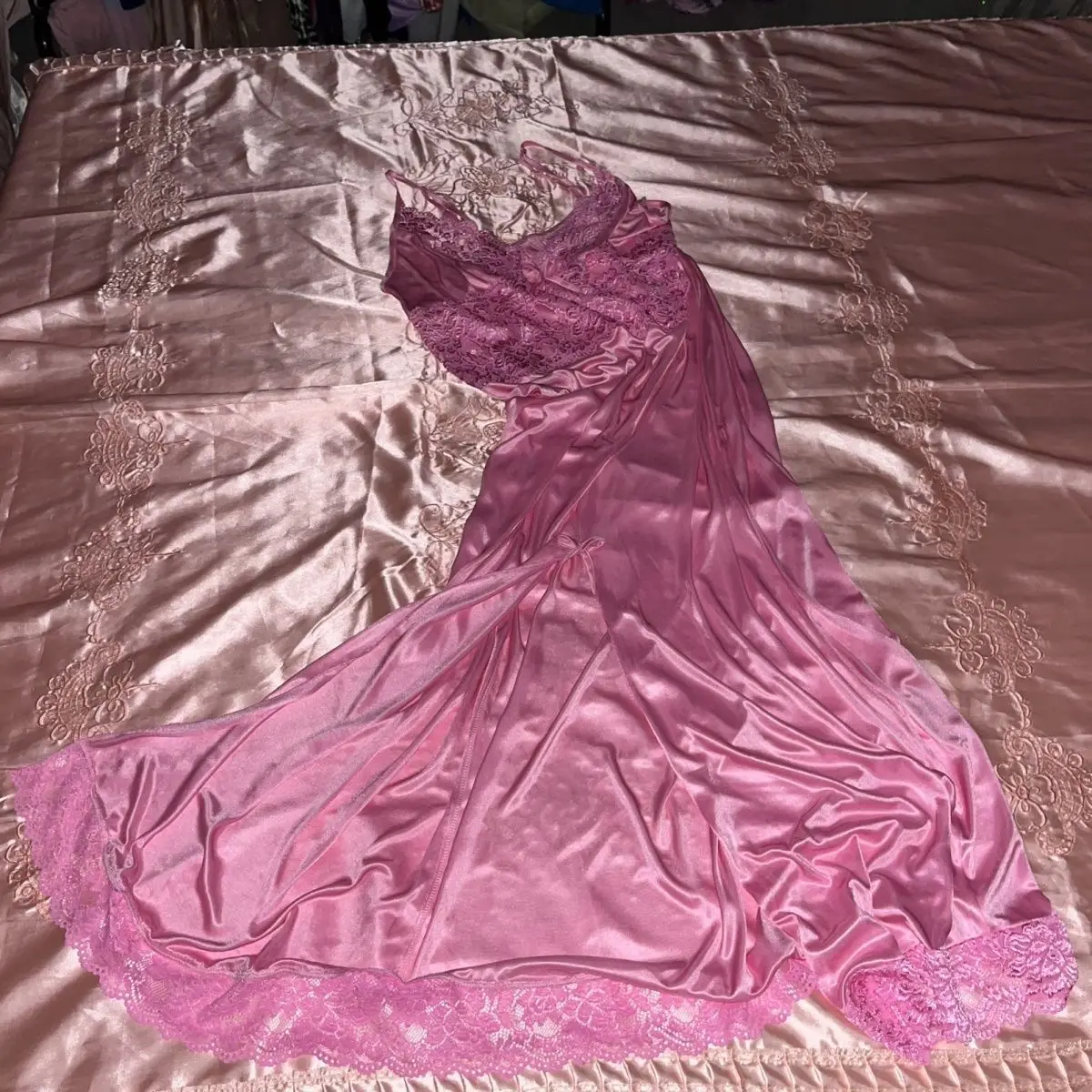 

Men Sexy Thin Ice Silk Lace Glossy Long Skirt Sissy Silky touch Maxi Dress Women Sleeveless Night Dress Plus Size Sleeping Robe