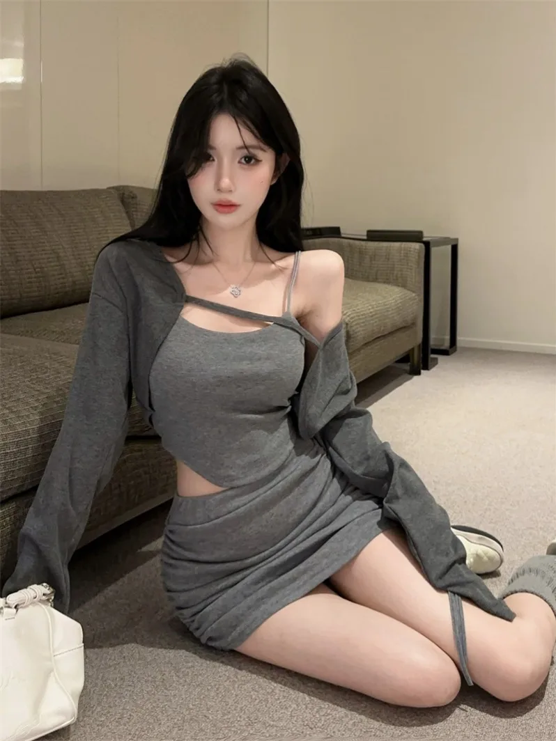 

Серый комплект из трех предметов: топ-халтер, юбка на завязках и блузка с длинным рукавом, корейская версия, приталенный дизайн, для женщин