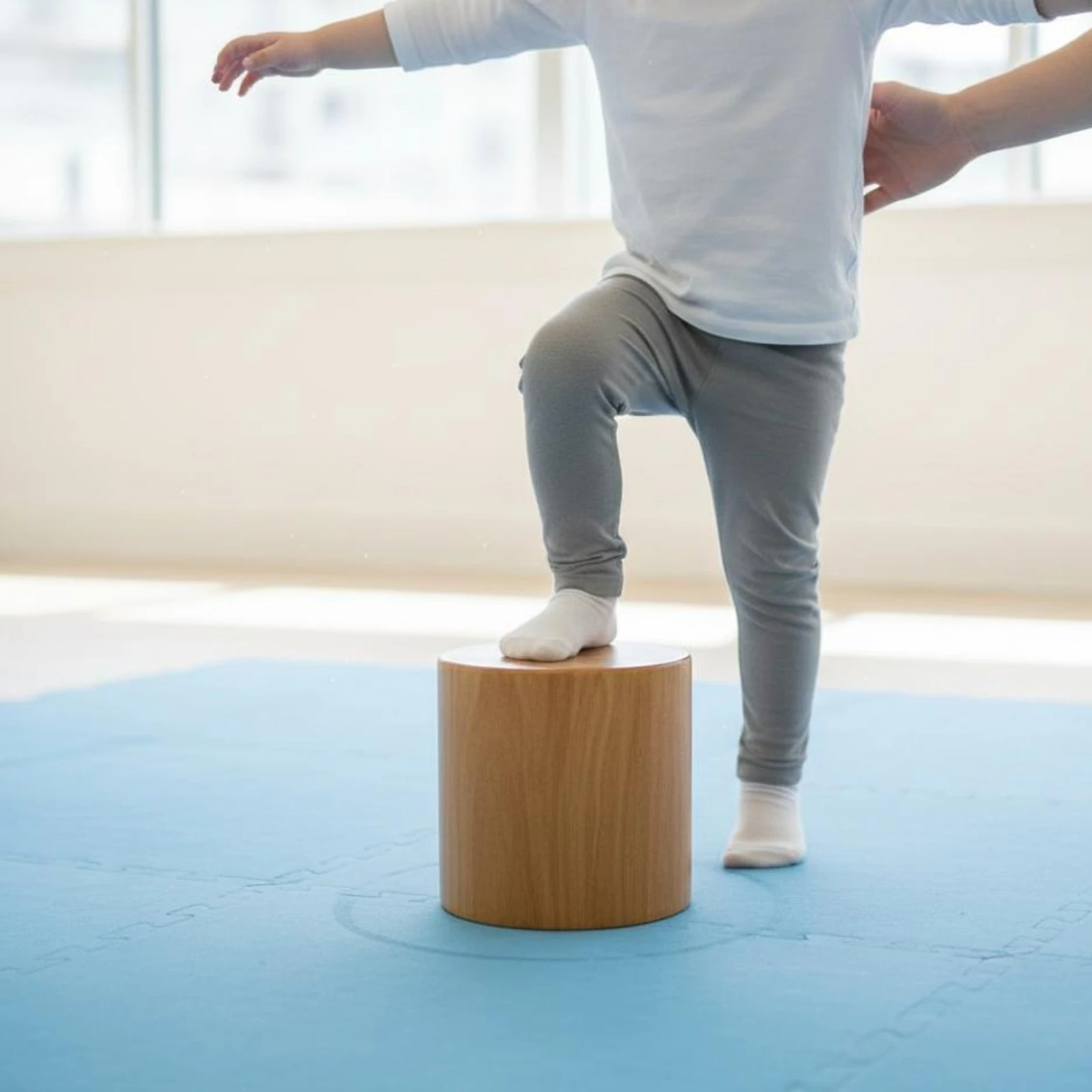 3 Pieces Wooden Balance Stump Solid Wood Sensory Walking Block Wooden Stepping Stool Sturdy Play Equipment Child-Centered