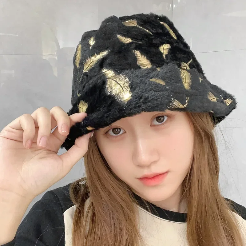 New Winter Lamb Plush Fisherman Hat Gold Feather Pattern Plush Bucket Cap Women\'s Wide Brim Hat Outdoors Warm Cold Proof Bonnet