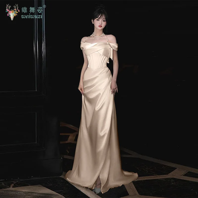 フレンチスタイルの高級プリーツサテンストラップレスライトウェディングブライダルドレスオフショルダーライトウェディングドレス誕生日パーティーウエディングドレス