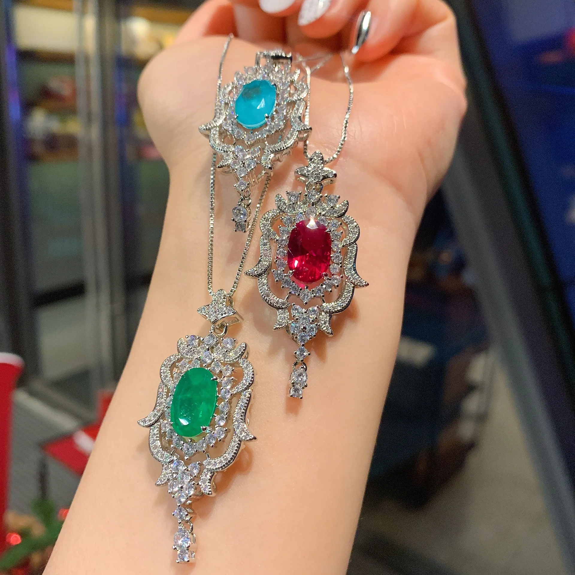 

2023 New Creative 925 Sterling Silver Wind Chimes Pendant Necklace Women Jewelry Emerald Paraiba Stone Party Banquet Gift 8*12MM