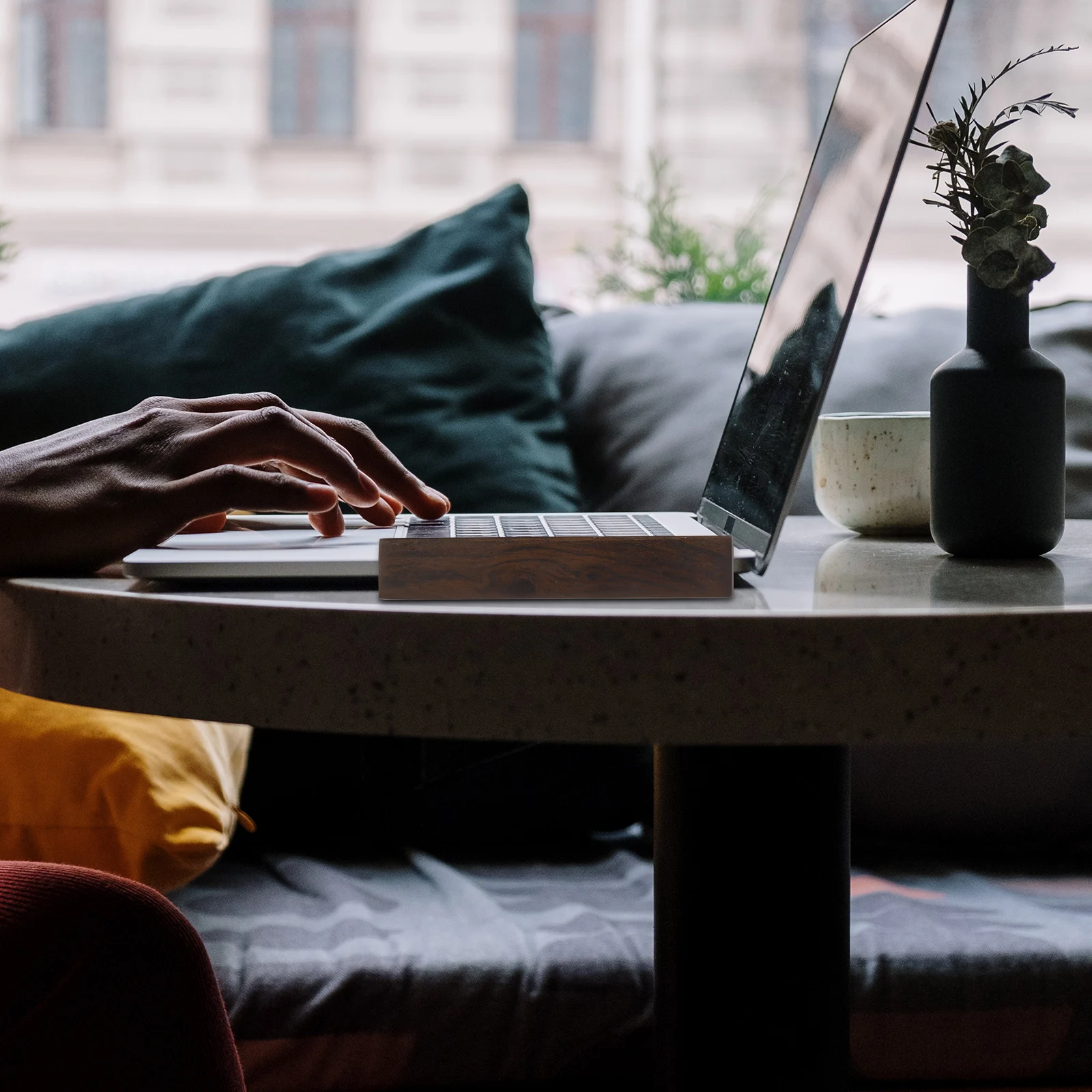 

2Pcs Calligraphy Paperweights Wood Lightweight Letterweights Portable Office Art Desk Decoration Mini Chinese Calligraphy Tools