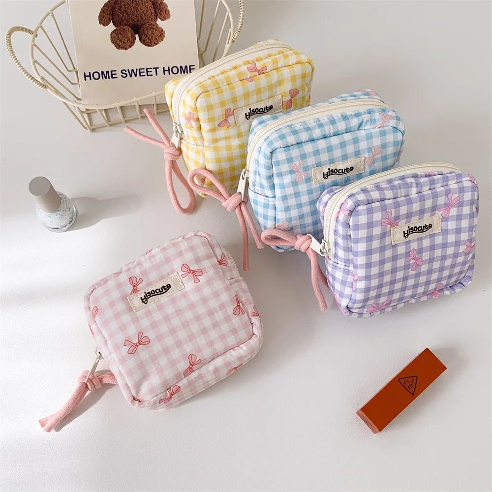 

Korean Women Cosmetic Pouch Mini Square Plaid Makeup Bag Portable Earphones Lipstick Sanitary Napkins Storage Case Wallet