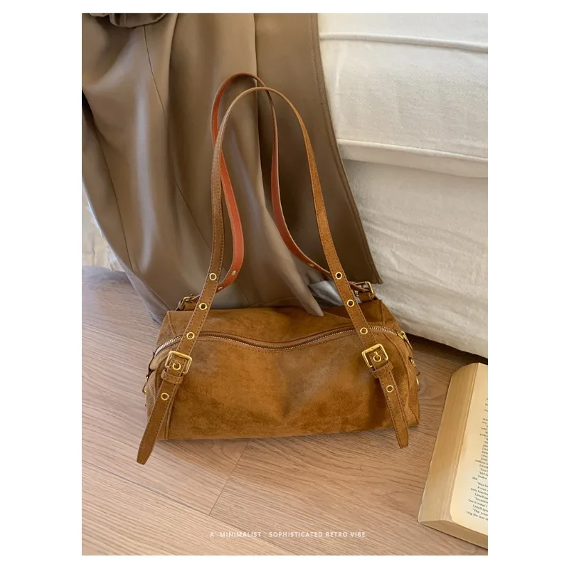 

Suede Shoulder Bag Zipper Opening Design with Adjustable Shoulder Strap Fashionable Commuter Large Capacity Armpit Bag