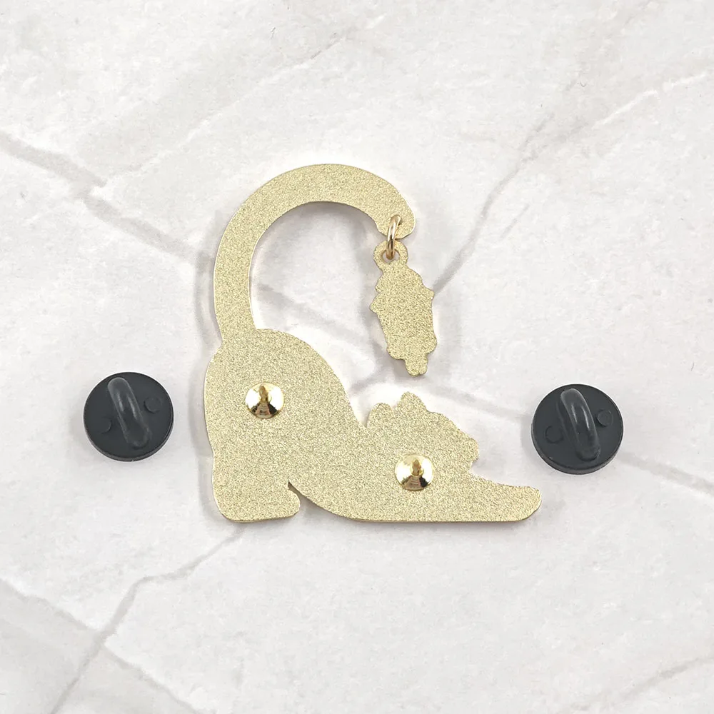 Niedliche weiße Katzen-Emaille-Pins, baumelnde Laternen-Broschen, dehnbare Kätzchen-Hängelampen-Reversnadeln, Rucksack-Schmuckgeschenk, Großhandel – Detail 3