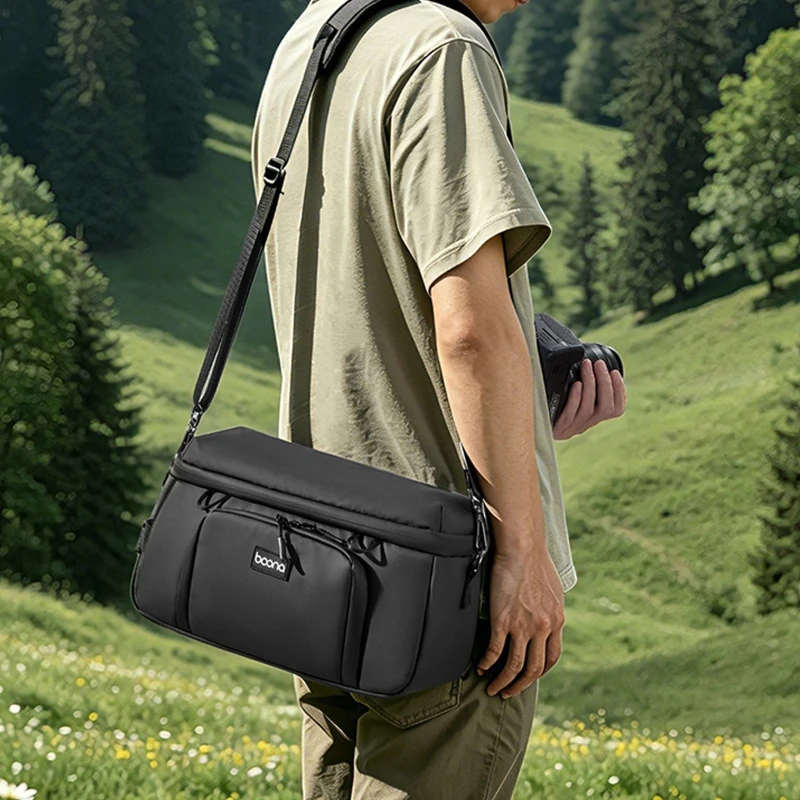 Crossbody Camera Bag with Adjustable Shoulder Carry, 900D High-Density Fabric, Reinforced Stitching, and Separated Storage H8WD