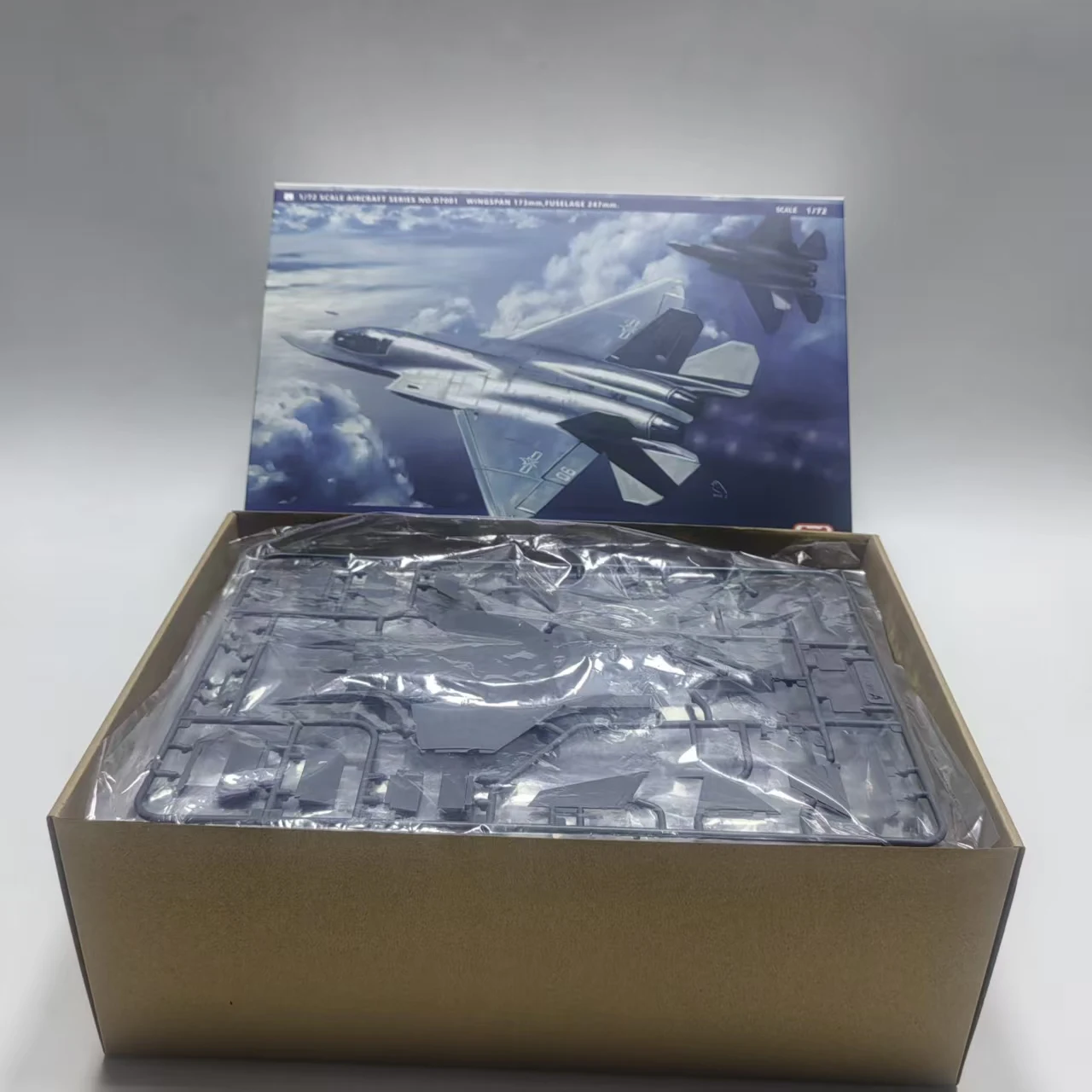 UMa Model D7001 1/72 J-35 & J-35A Twin Set Chinese 5th Gen Fighter Plastic Model Kit`