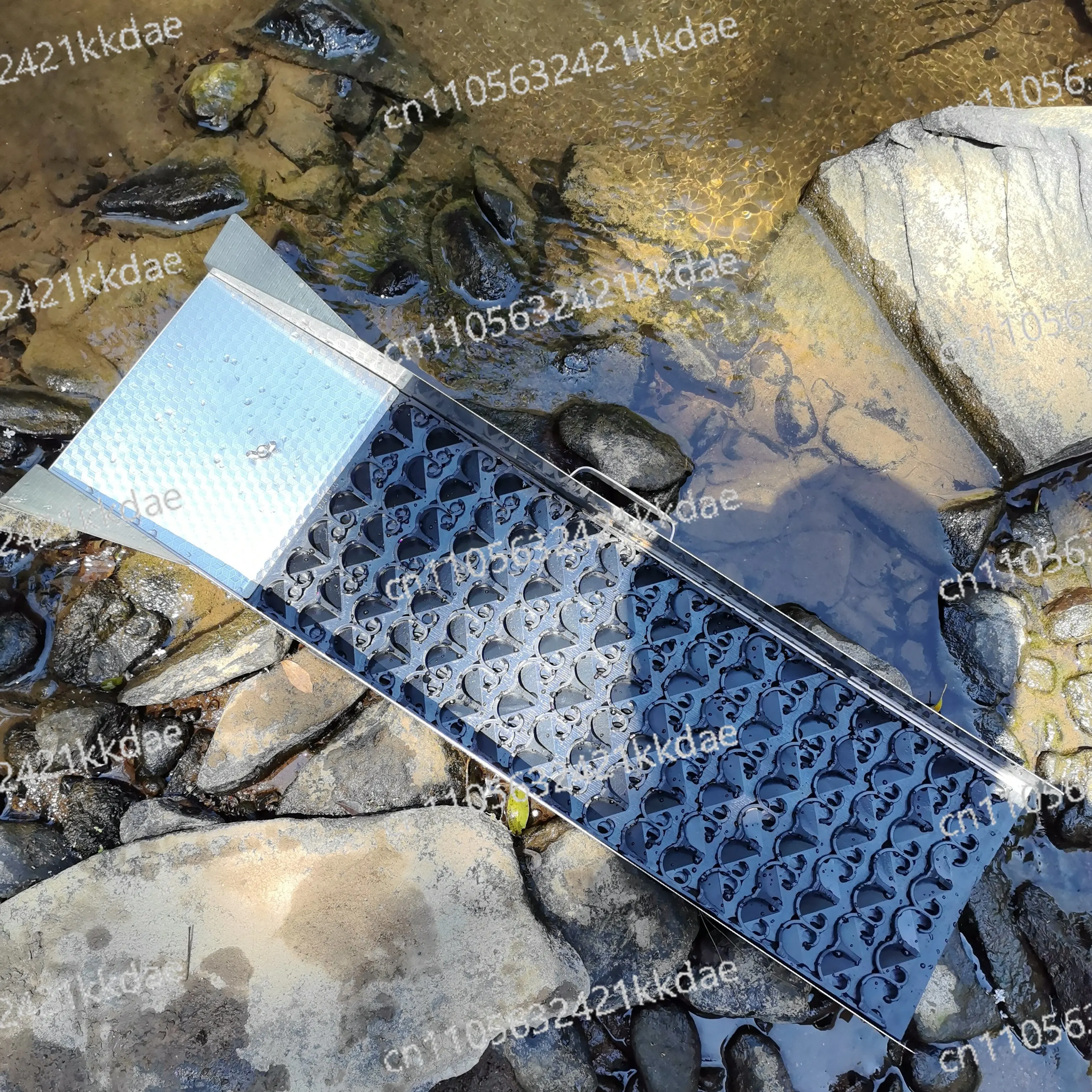 Vortex gold panning tray - professional gold panning tool & equipment - compact size