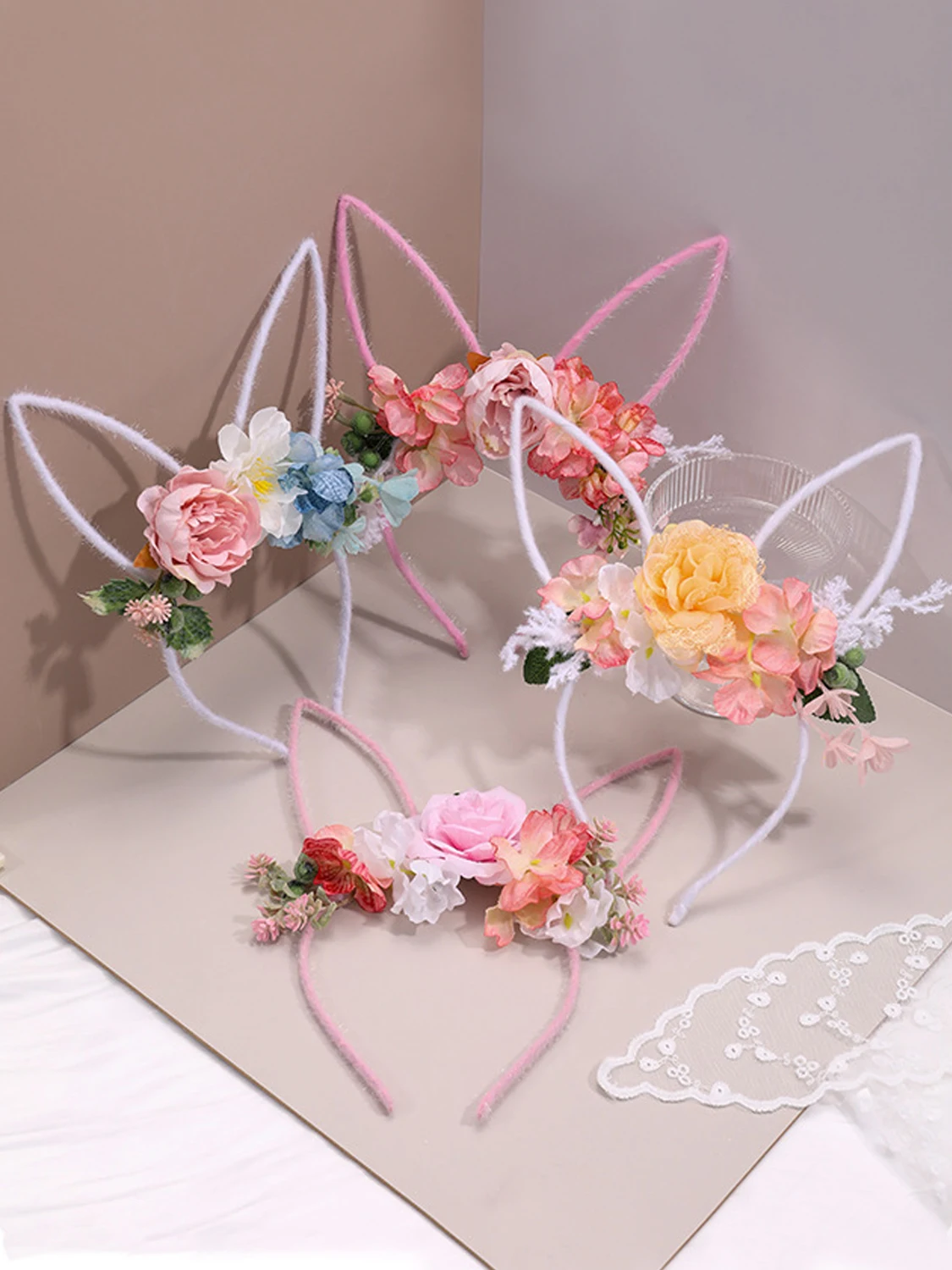 1 Stück Oster-Girlande, niedliches Hasenohren-Haarband, Wald-Blumen-Design, verspieltes Hasen-Haarband, künstliche Blumen-Haarverzierung. – Detail 1