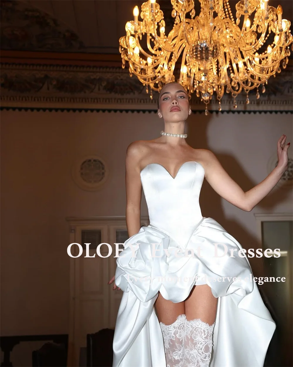 

OLOEY Exquisite Sweetheart Neck Wedding Dresses High-Low Length Bridal Gowns Sleeveless Zip Back Pleats Satin Customized
