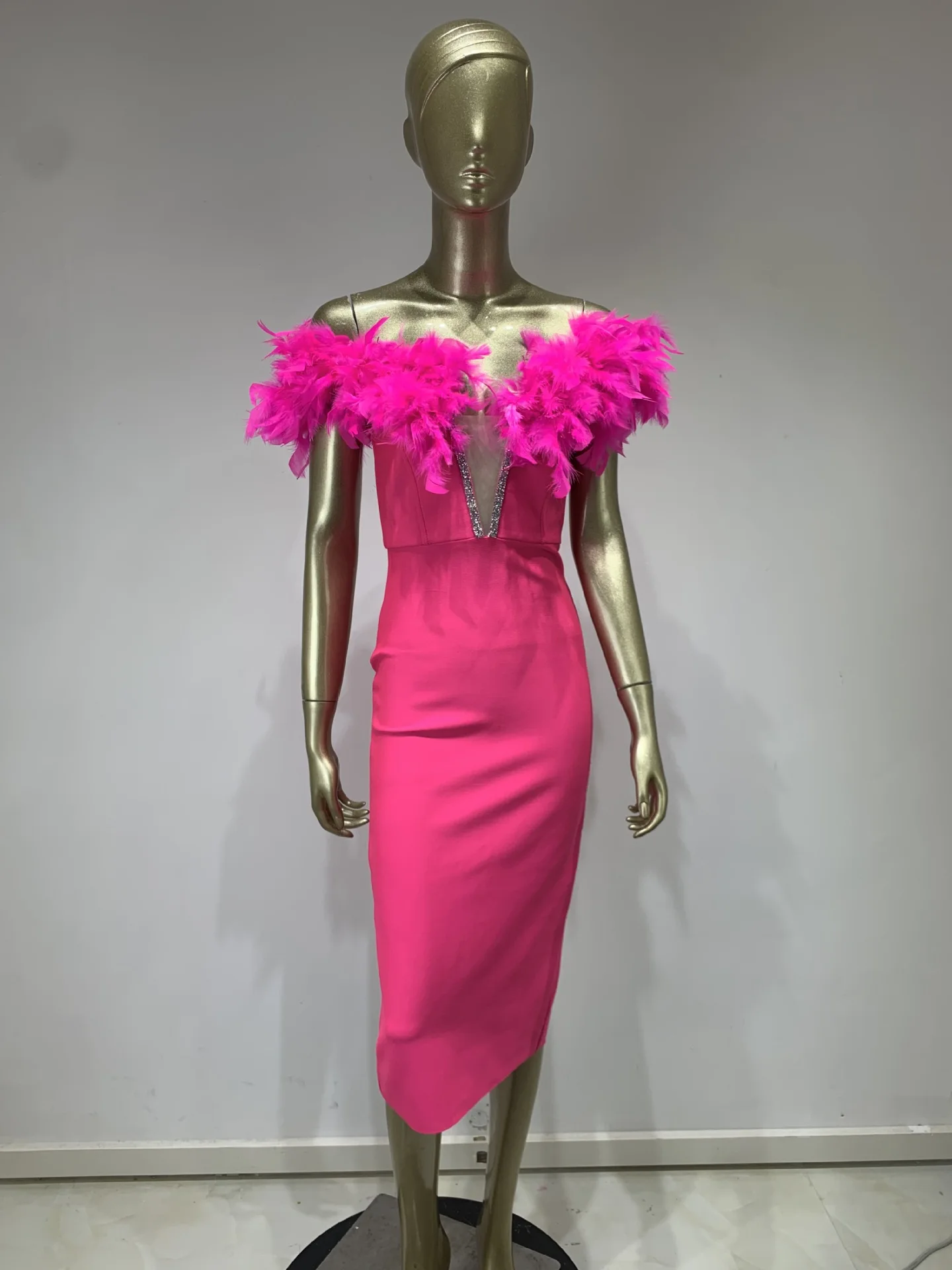 New Product 2024 Fashionable Sexy Feather Spliced Bandage Skirt Popular Birthday Party Dress