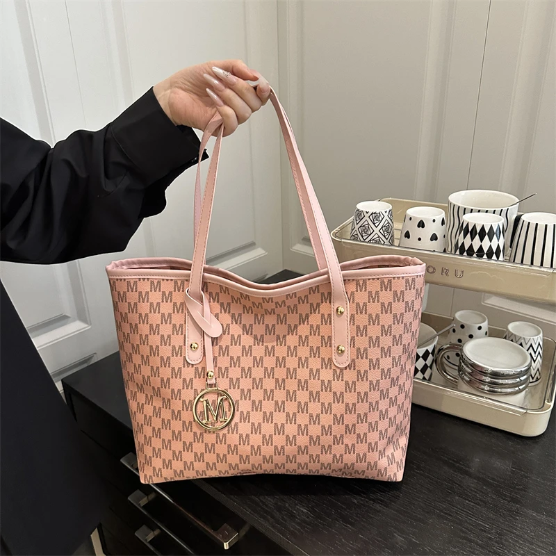 

Women's Tote Bag, Fashionable and Versatile, Light Luxury Brand with Simple and Elegant Design