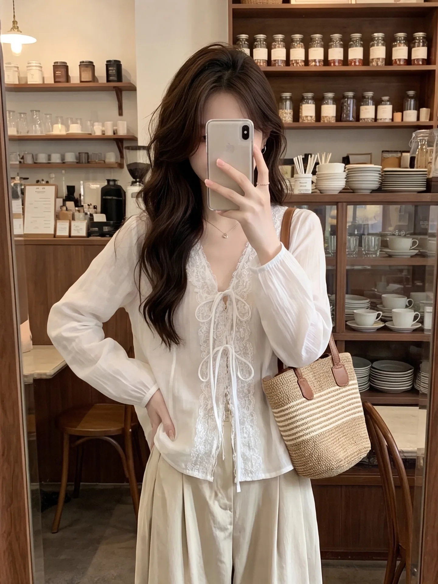 White Lace Earlet Trim Shirt Women's Loose Lightweight Sun Protection Top Summer New Style Popular Tie Long Sleeve Bubble Sleeve
