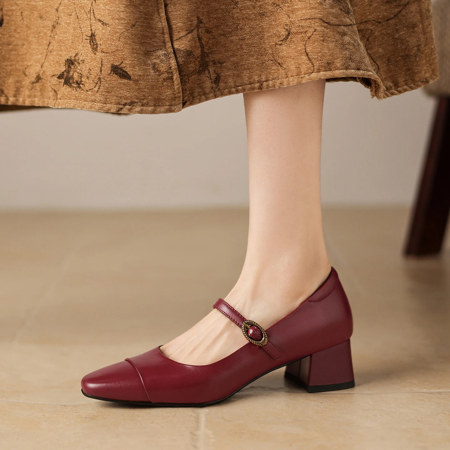 

Genuine Leather Cowhide Women's High Heels Pointed Toe Pointed Toe Mary Jane Women Shoes Metal Buckle Elegant Red Women pumps