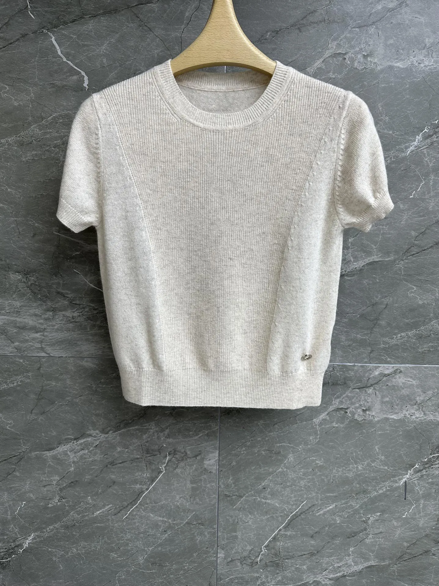 

Wool sweater, short sleeve design, stylish temperament, slim and thin 2023 summer women's new hot