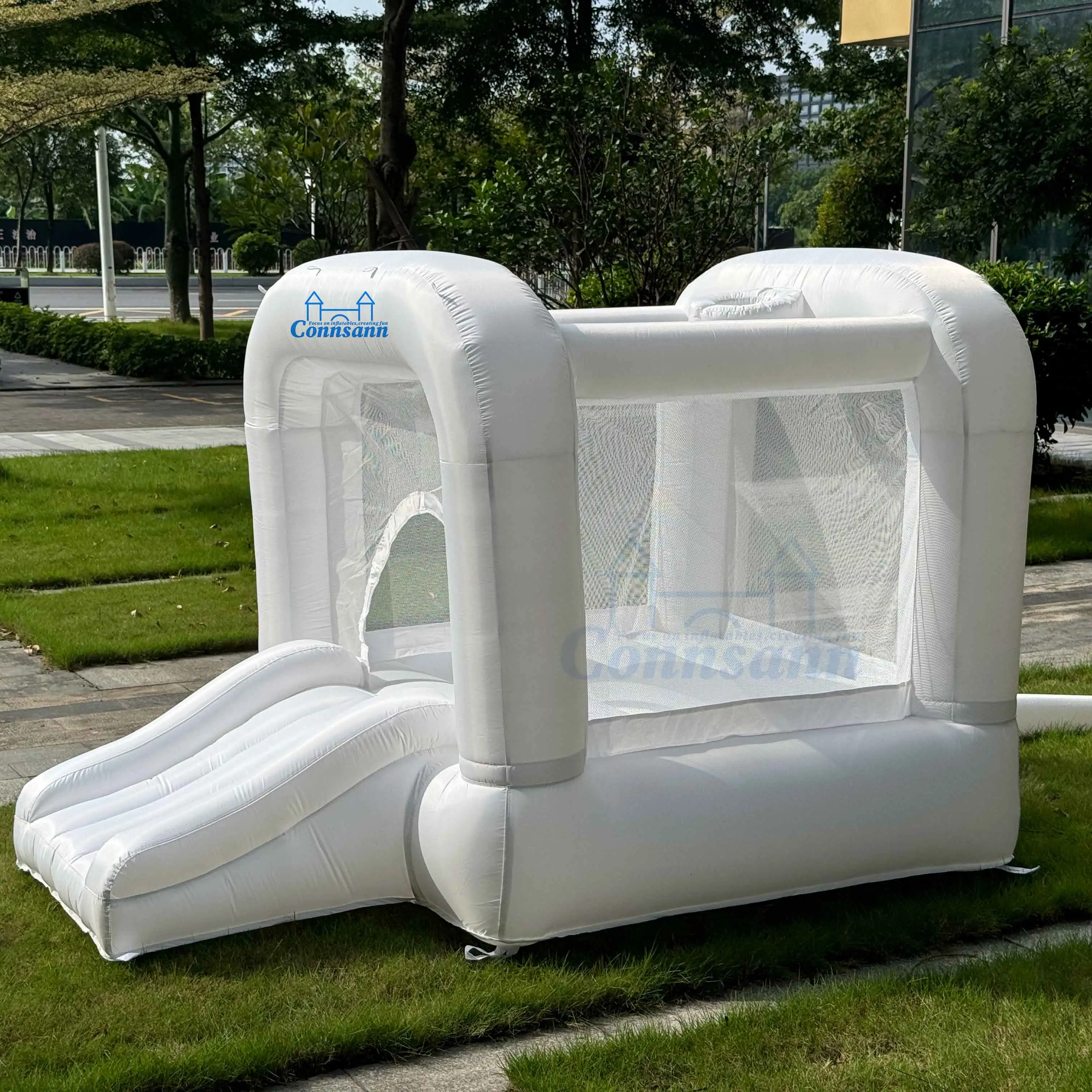 Maison de rebond en arc blanc de 8 pieds, tissu gonflable, paradis amusant pour enfants, joie rebondissante ultime pour un extérieur et en intérieur en toute sécurité, offre spéciale