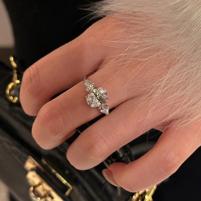 

Elegant Oval Egg Three Stones Ring for Women Luxury Engagement Wedding Ring Adjustable Open Mouth Real Diamond Ring