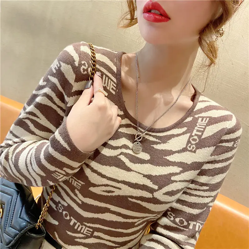 Women\'s Autumn and Winter 2023 New Korean Leopard Fashion Slim Pullover High Neck Striped Long Sleeve Letter Sweater Knit Tops