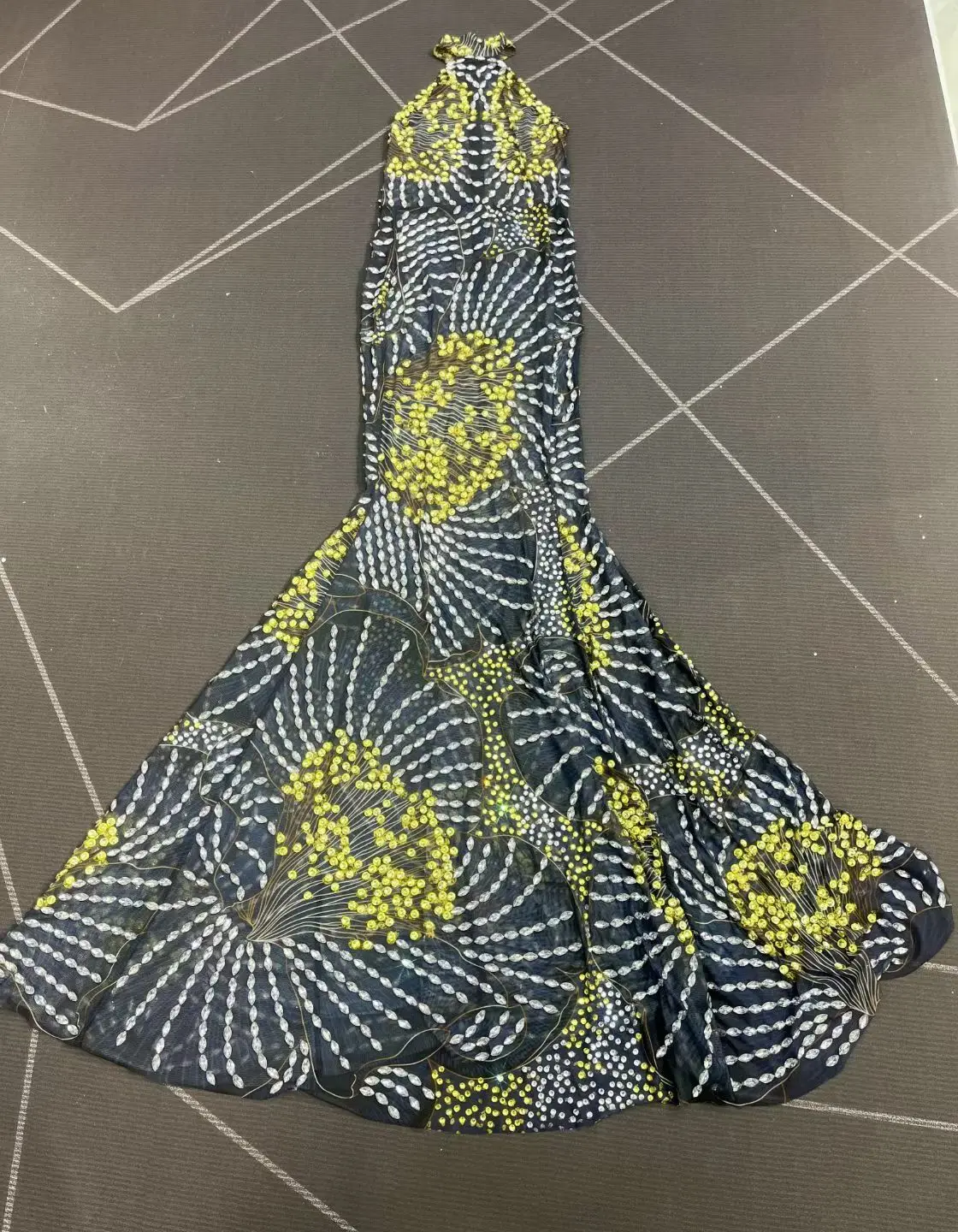 Abito lungo fino al pavimento con strass scintillanti Abito da sera sexy a sirena in rete trasparente Gala Prom Tappeto rosso Couture formale Jinsixiye