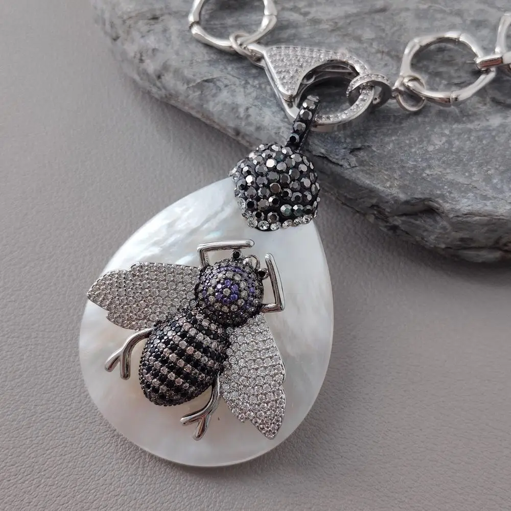 YYGEM Cz Pave Bee 43x58mm Natural White Sea Shell Teardrop  Pendant Chain Necklace Party Holiday Ewelry