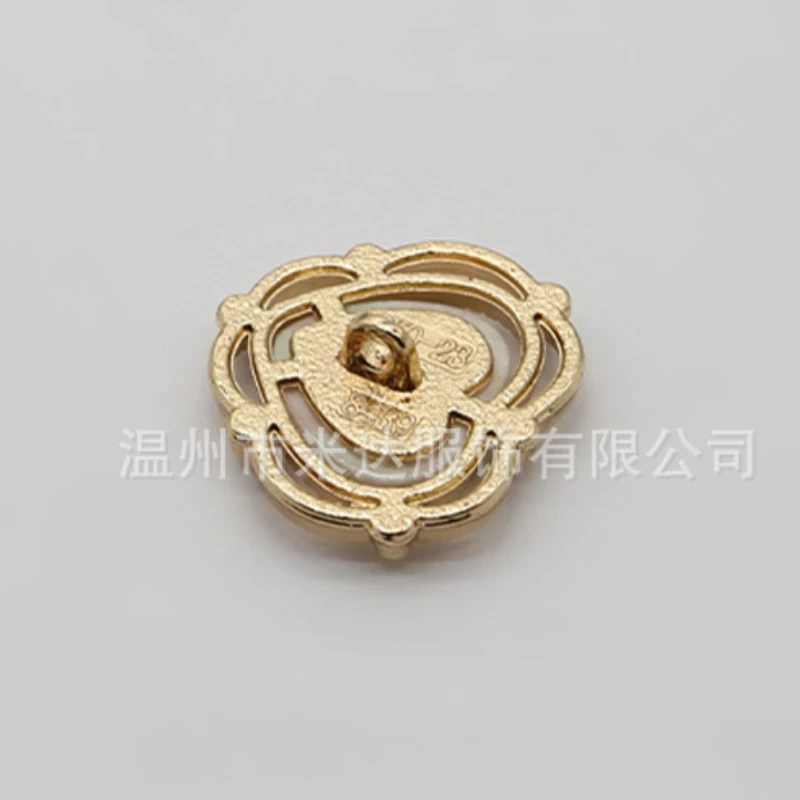 5 قطعة ضوء الفرنسية الفاخرة أنيقة الراتنج القلب زر معدني أزياء المرأة دعوى تريكو معطف DIY بها بنفسك ديكور زر الخياطة الملحقات