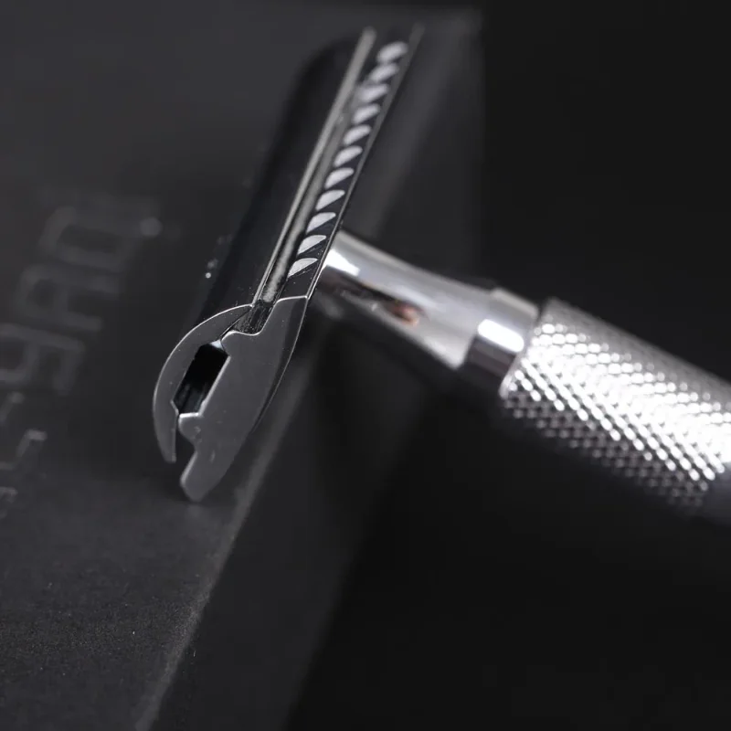 YAQI كروم اللون مقبض من الفولاذ المقاوم للصدأ 3 قطعة ماكينة حلاقة آمنة للرجال واللحية طقم صابون احترافي للعناية باللحية أداة تهذيب اللحية