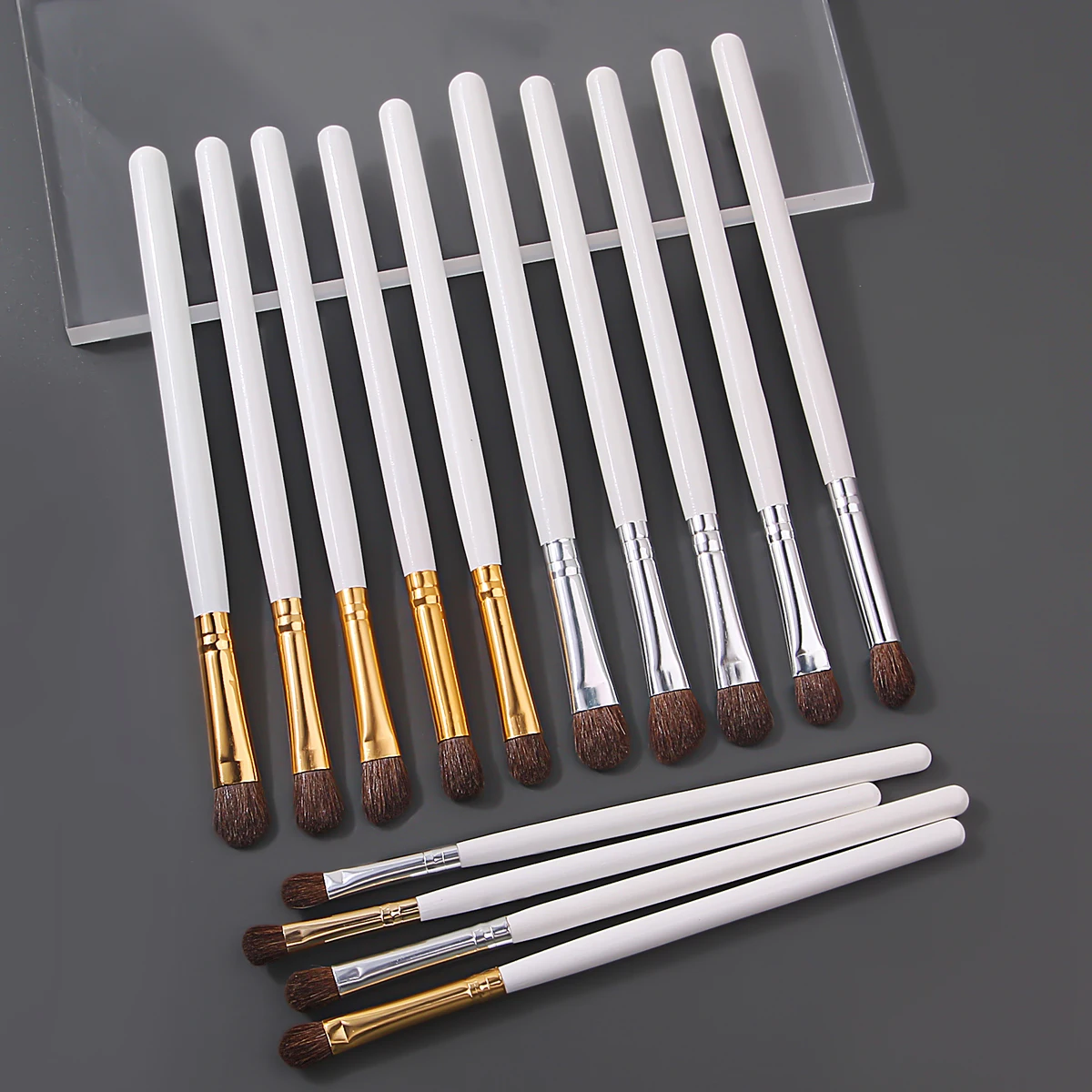 14PCS zorgvuldig geselecteerde oogschaduwborstels, vlekker, wenkbrauwborstels, oogmake-upborstels en schoonheidstools met houten handvat
