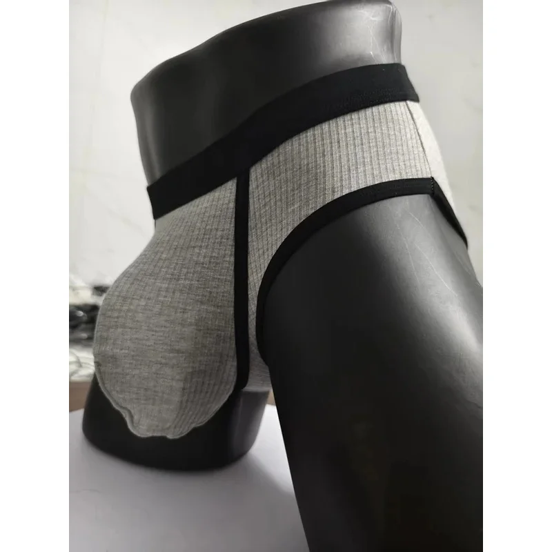 

Men's briefs with large pockets are very sexy. Large-space sports underwear for men