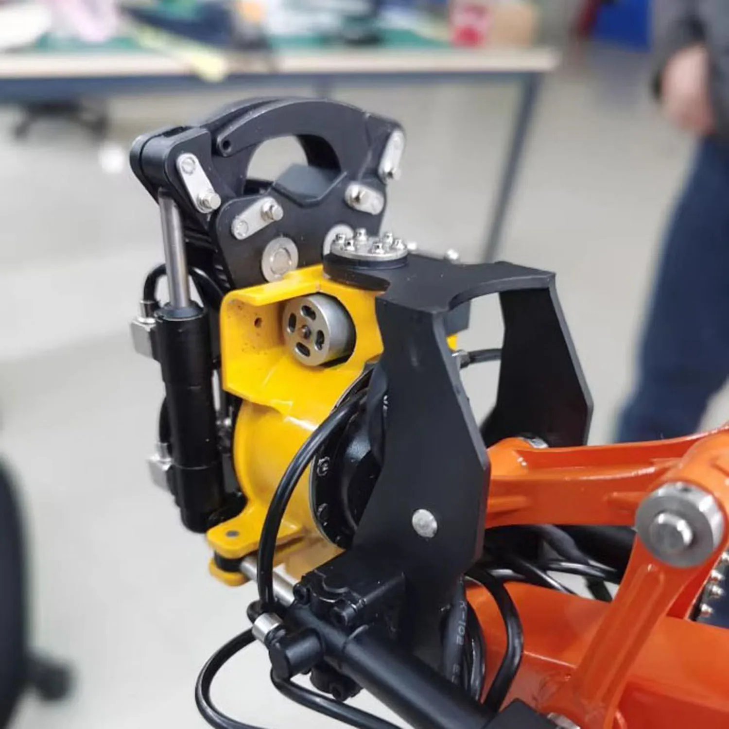 

Гидравлический клапан Super Frog 3CH для запчасти к манипулятору экскаватора 1/14, модель E400 Pro, радиоуправляемая строительная техника